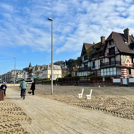 Les Bains A Deux Pas De La 아파트